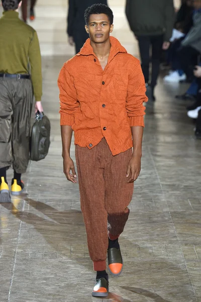 Look 9
